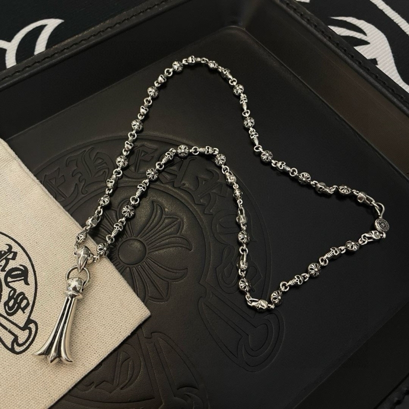 Ch*0me He**ts necklaces